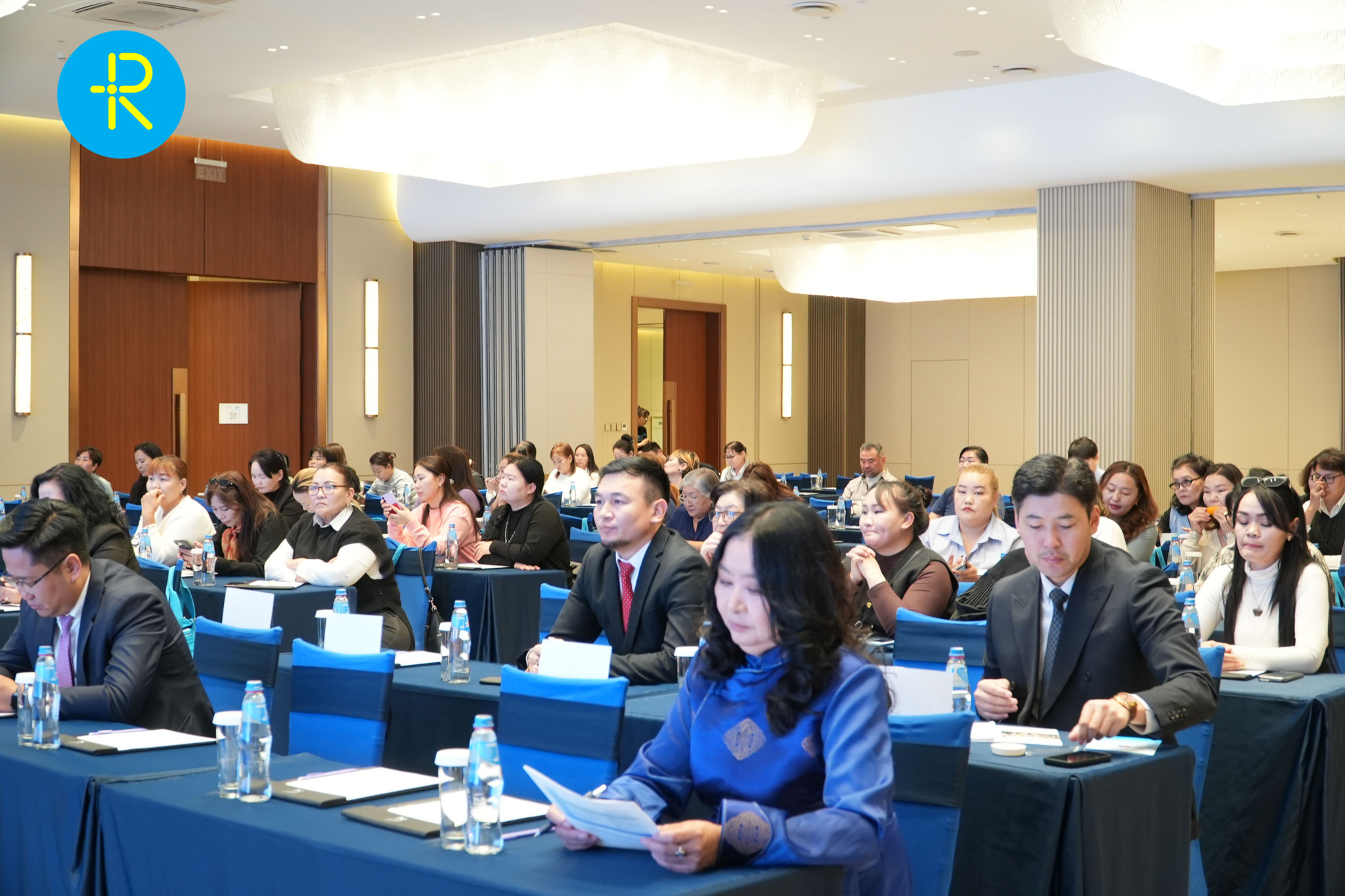 Нийслэлийн 1300 гаруй өрхөд дулаалгын багц хүргэлээ